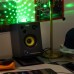 Hercules DJ Altavoz 32 Party Altavoces de monitor RMS de 15 vatios con espectáculo de luz sincronizada por tempo synced